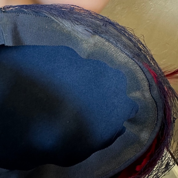SMART 1930s\' DARK COBALT BLUE FELT HAT + BLUE/RED/BURGUNDY FEATHERS & NAVY VEIL